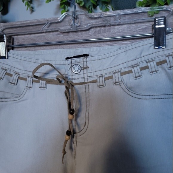 Vintage No Boundaries Capri Jeans Acid Wash Bleach Leather Tie Juniors Stretch - Picture 4 of 10